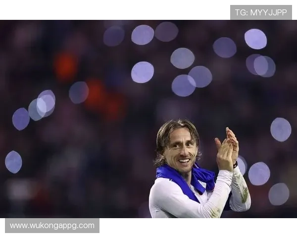 克罗斯与莫德里奇中场组织倾向分化下形成多点参与趋势