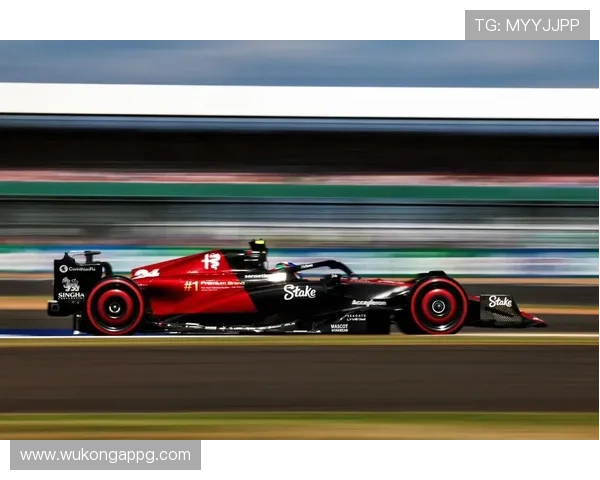 周冠宇开F1回家顺路接娃？