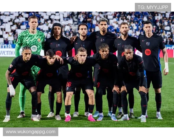 巴萨关键战表现起伏,状态波动问题对争冠形势形成制约